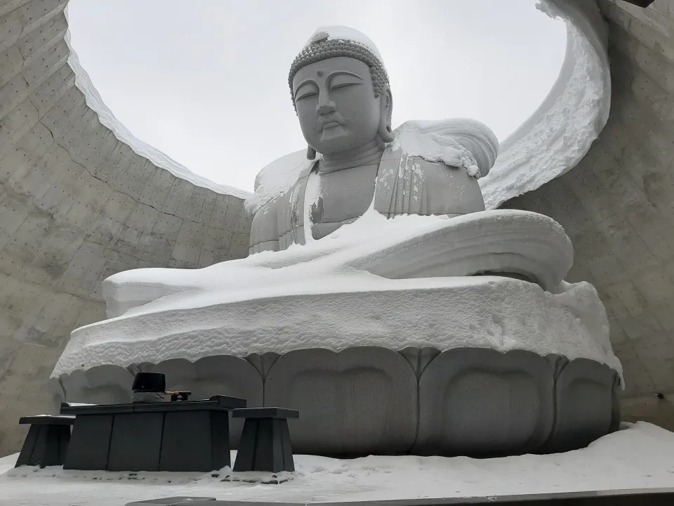 sapporo hill of buddha