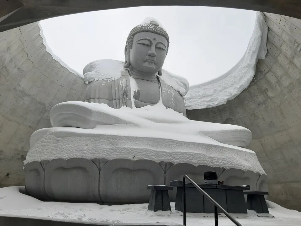 sapporo hill of buddha